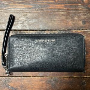 MICHAEL KORS wristlet.
